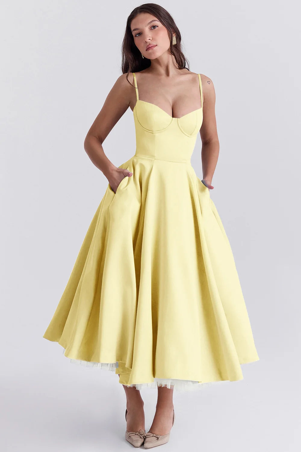 **Vestido Avrilyaan Midi A-Line – Elegância Sexy para Férias e Festas**